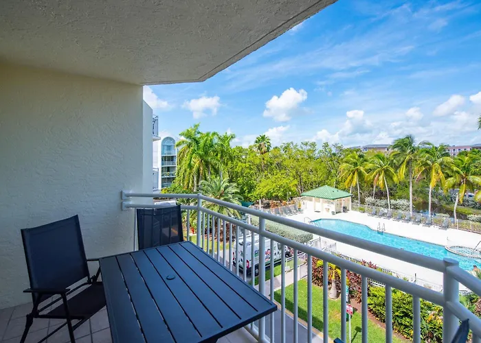 The Barbados -Bright Condo W Pool