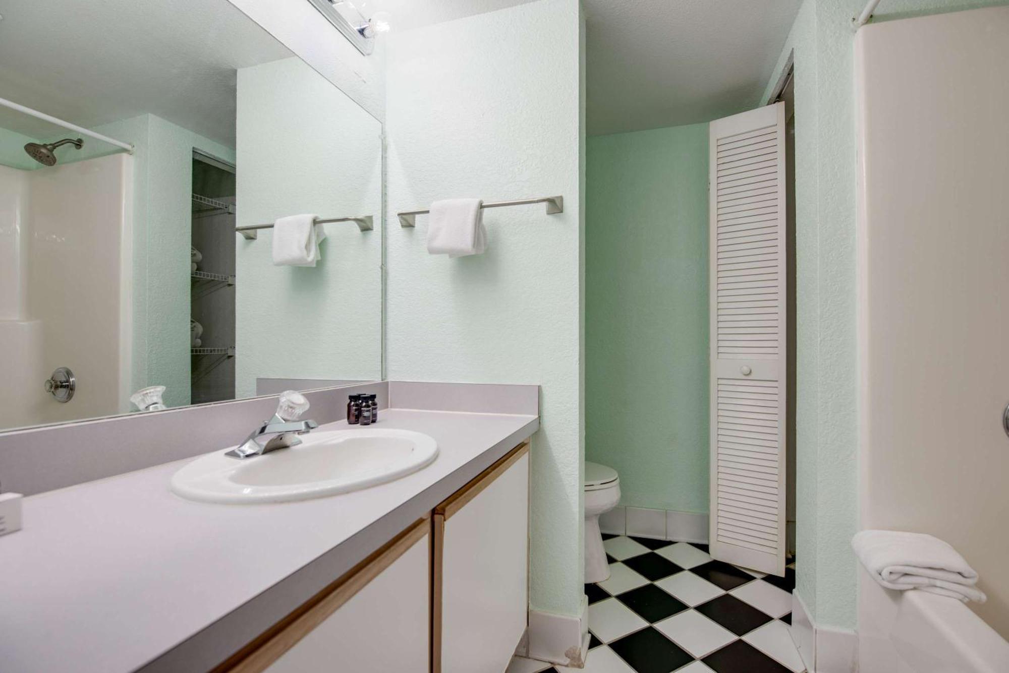 The Barbados -bright W Pool * Cayo Hueso